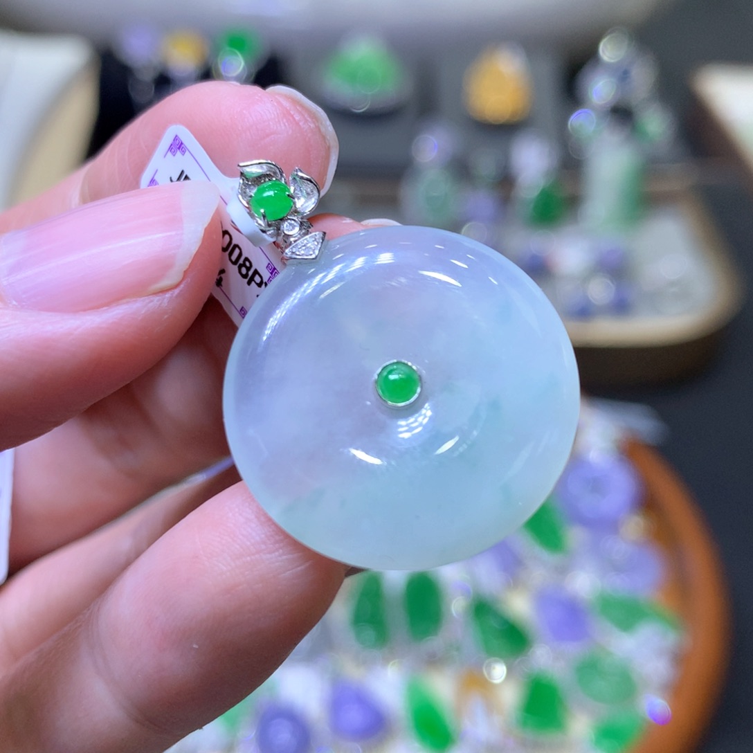 【闪购商品】翡翠颈饰18K金镶嵌翡翠吊坠项链