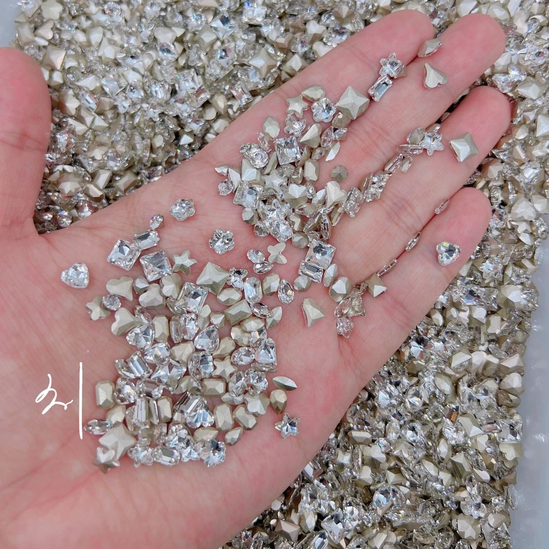 A27【3mm-6mm小号白色尖底钻】美甲钻超闪镀底透亮桃心钻白色