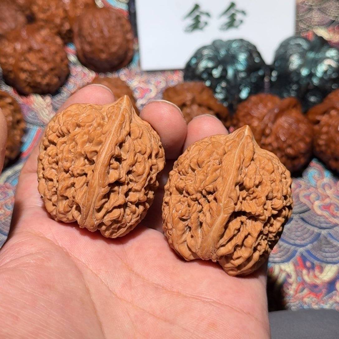 文玩核桃把件1907大蒜头，尺寸38 41 44