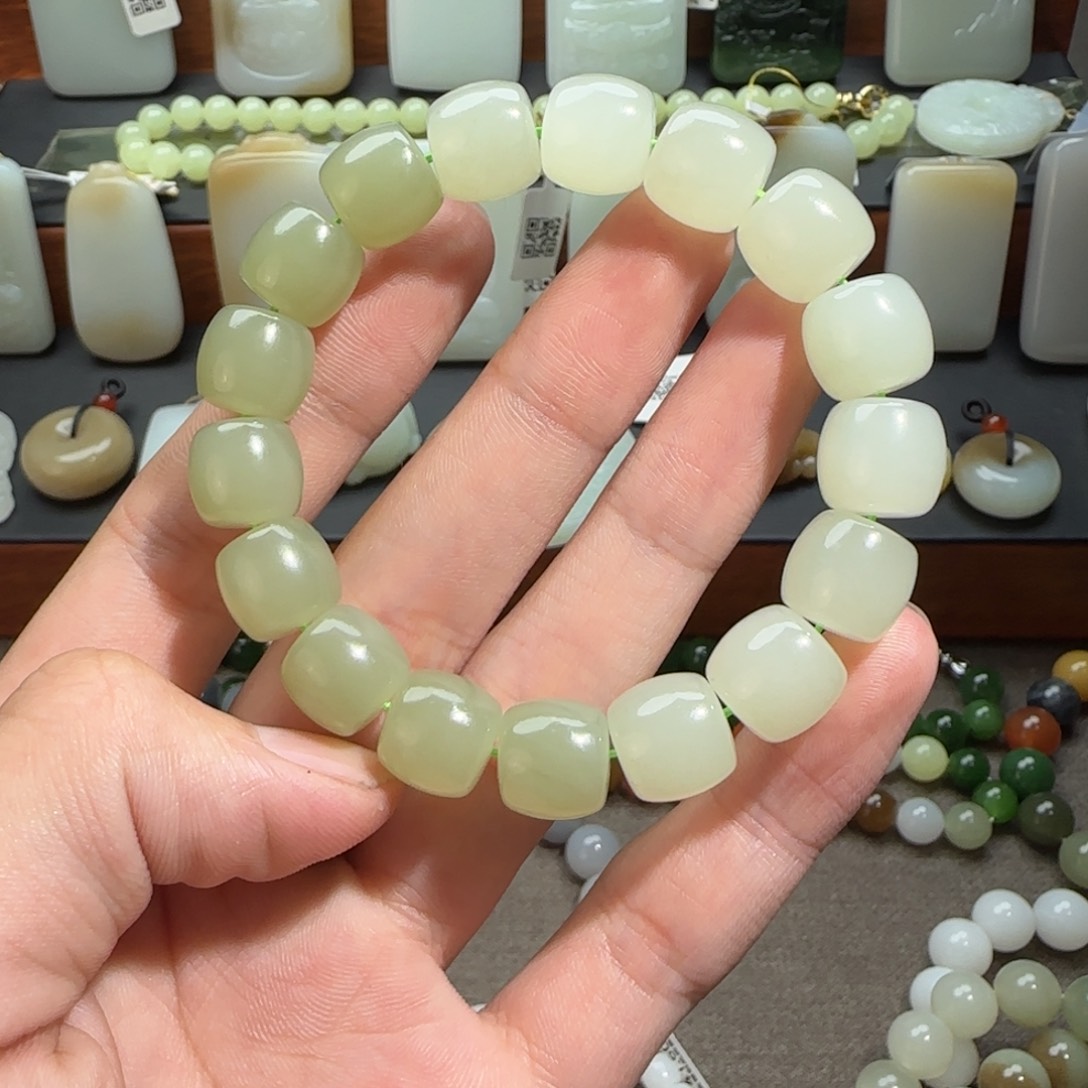 和田玉手链未镶嵌清***?