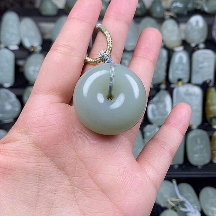 和田玉挂件未镶嵌叮*?