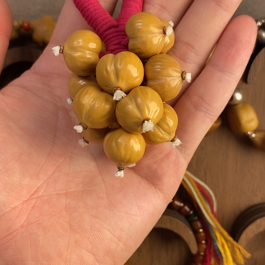 木质类v姐定制爱心屁桃手把件