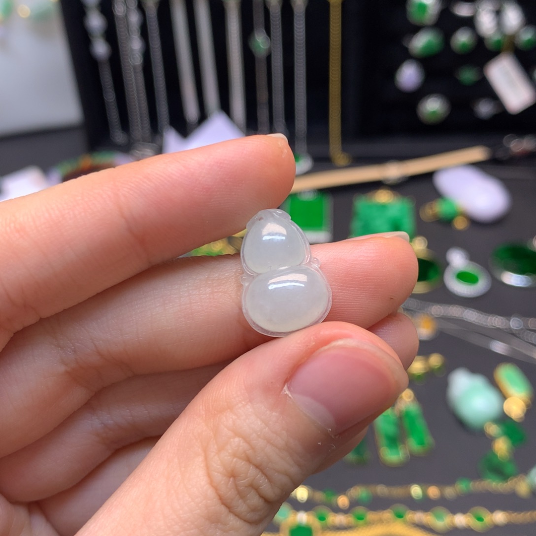 翡翠未镶嵌吊坠(不含链)有纹裂