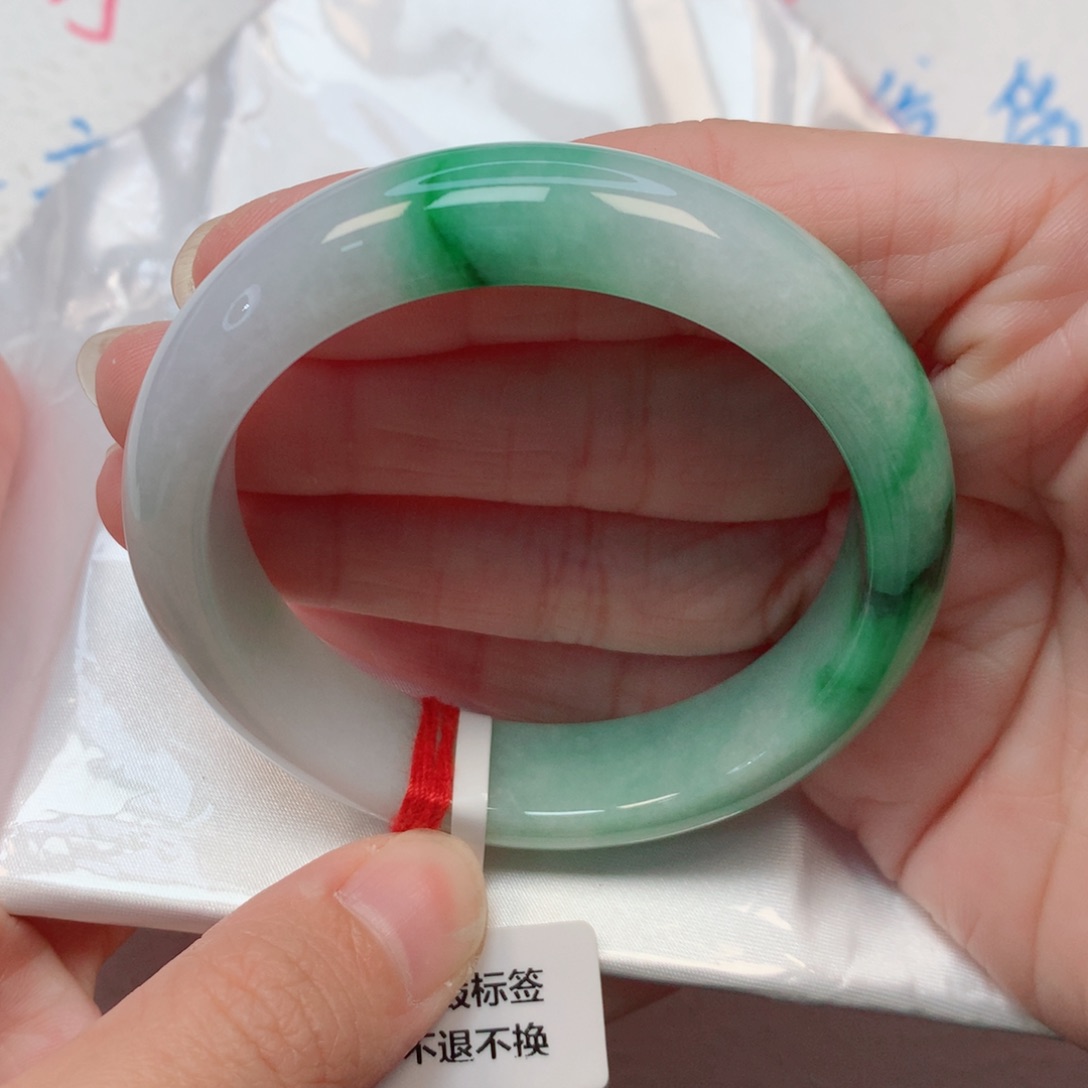 翡翠手镯未镶嵌53圈