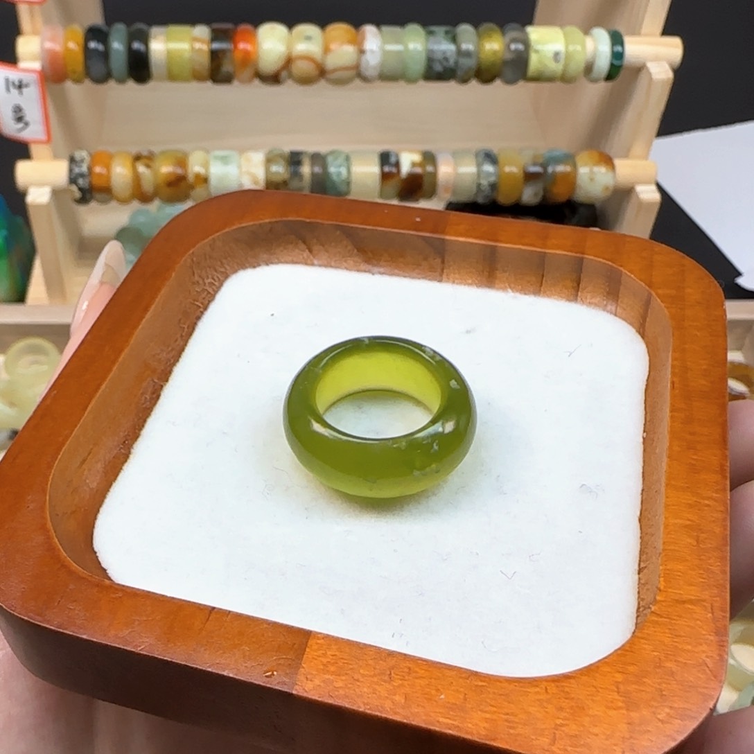 蛇纹石玉岫玉戒指默认微瑕内径18.3合金香***妹