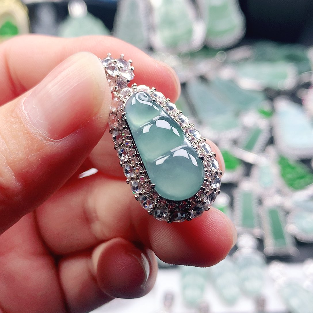 翡翠吊坠(不含链)未镶嵌福豆