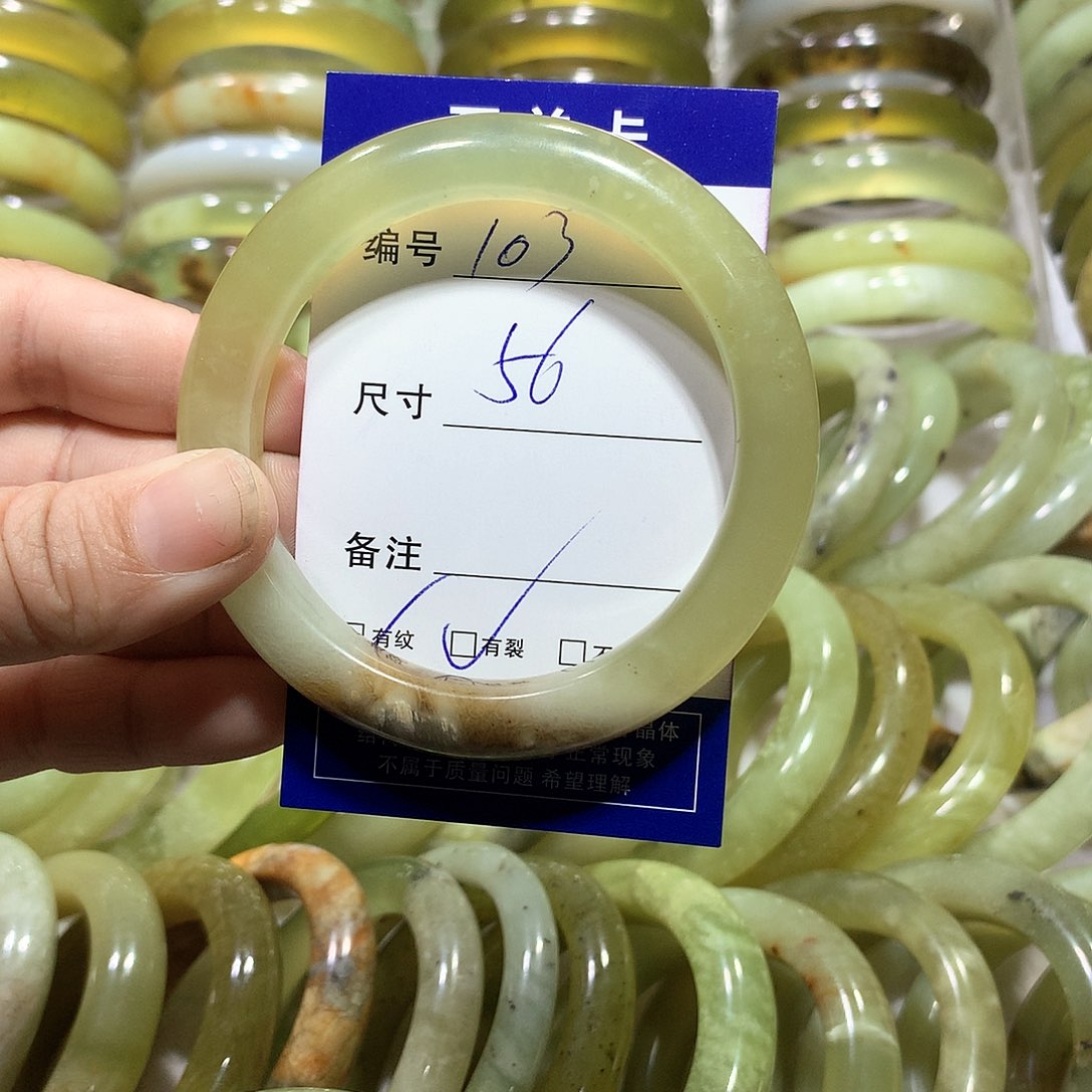 蛇纹石玉手镯未镶嵌