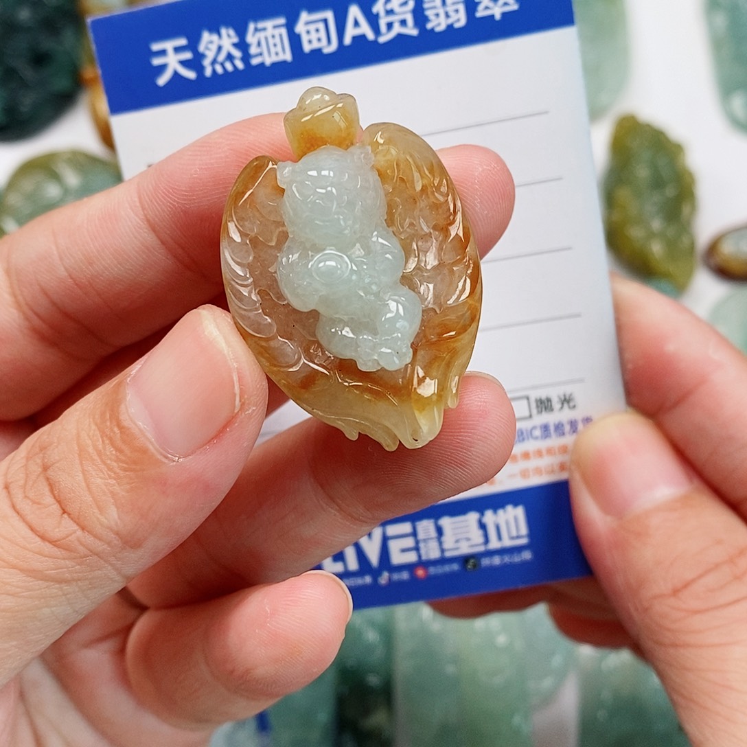 翡翠未镶嵌颈饰如虎添翼