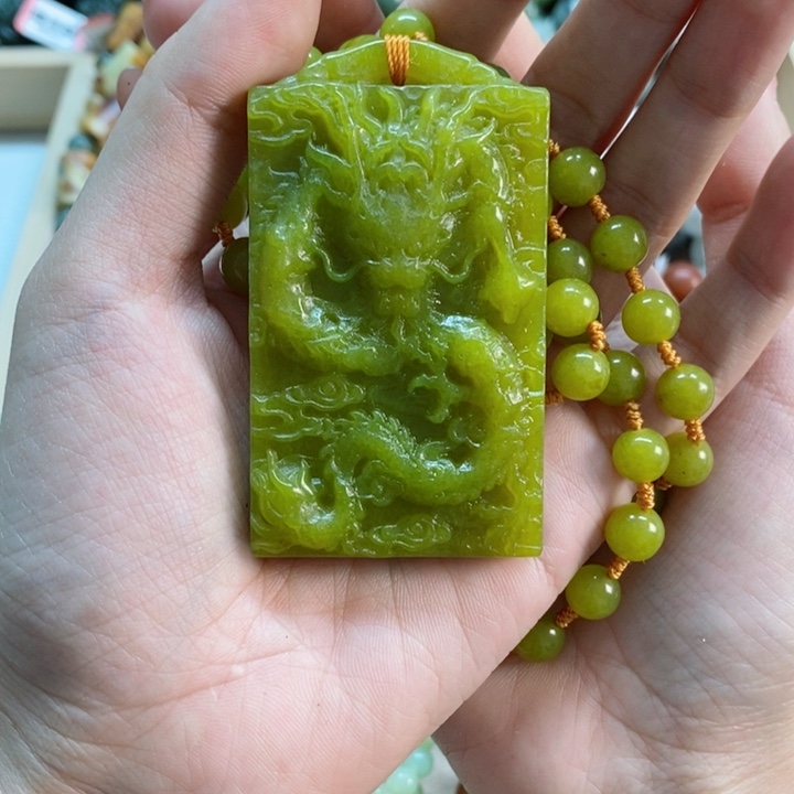 蛇纹石玉吊坠未镶嵌