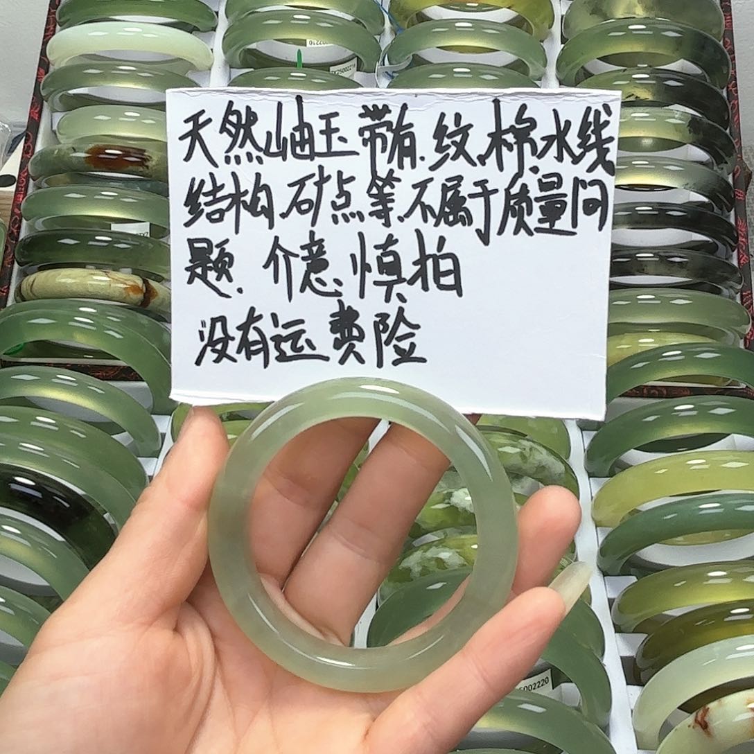 蛇纹石玉手镯未镶嵌小***窍