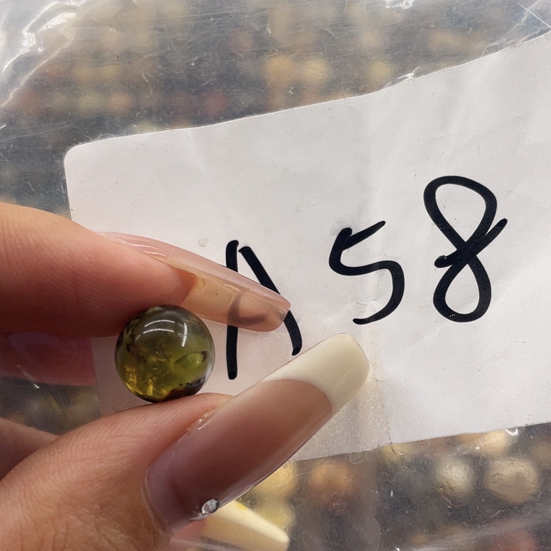 琥珀未镶嵌裸石10.2福利