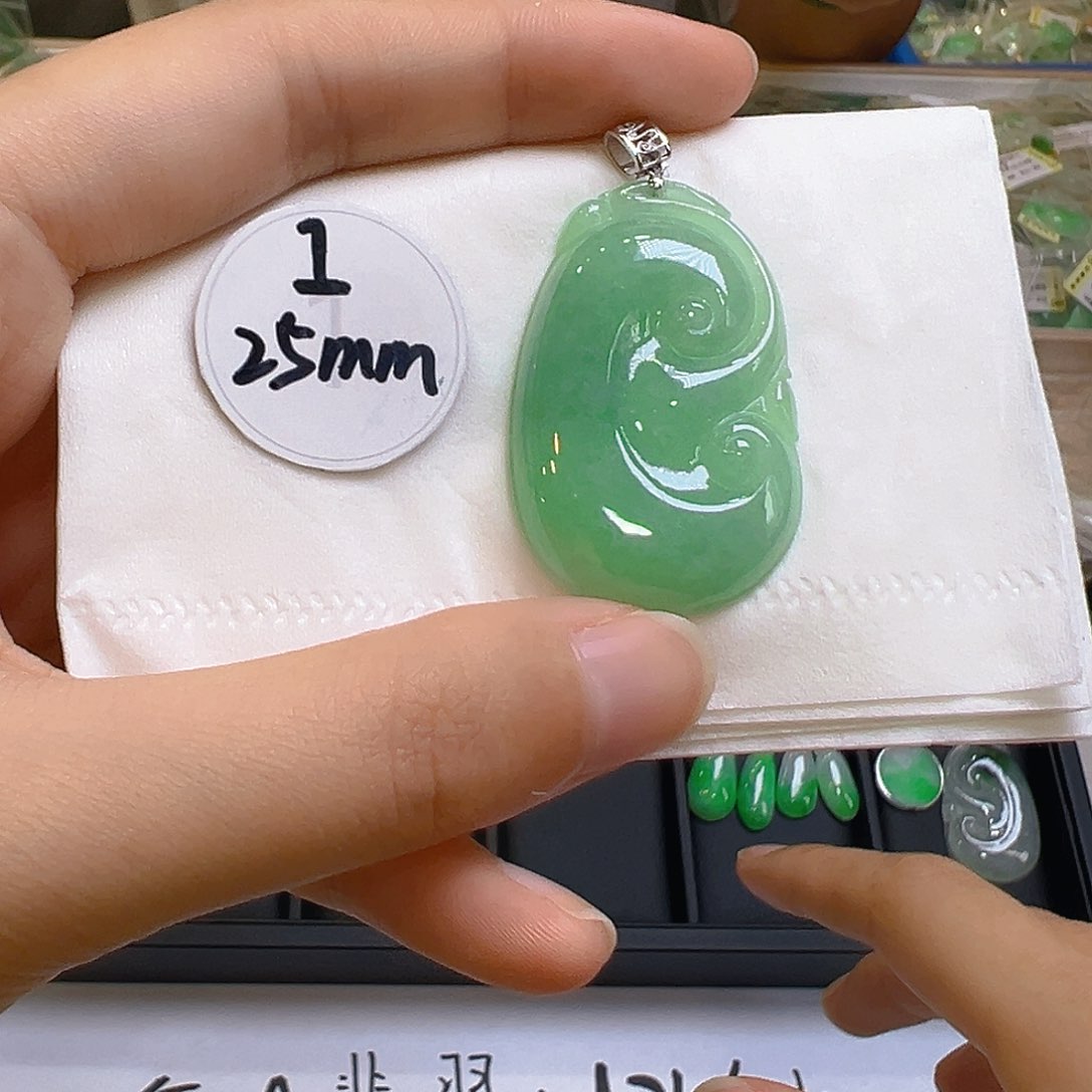 翡翠吊坠(不含链)18K金镶嵌翡翠