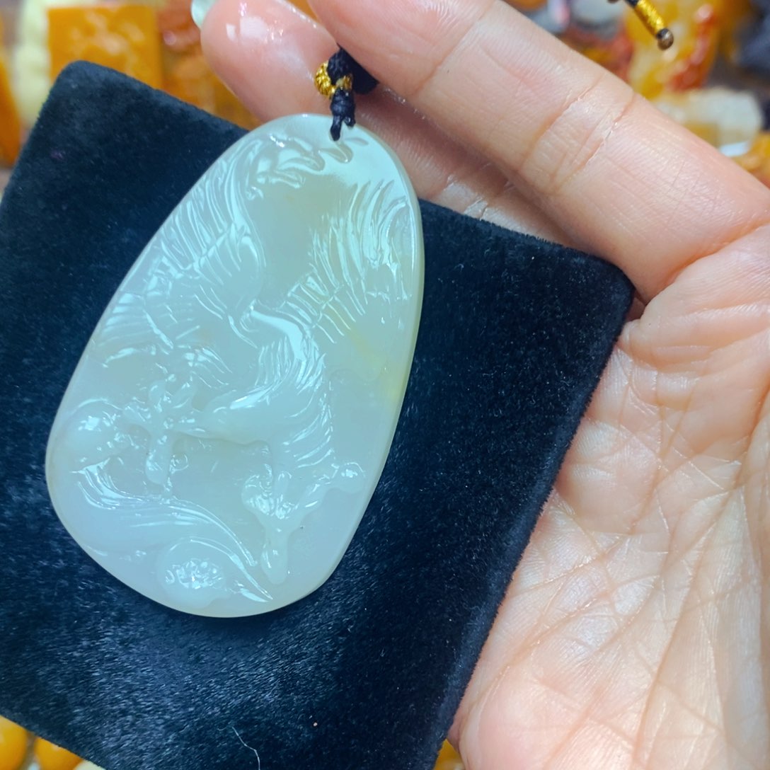 未镶嵌石英质玉（黄龙玉）手链