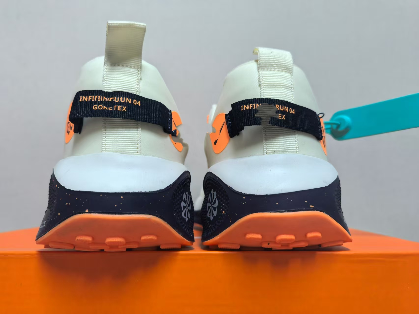 2025时尚潮流舒适耐磨轻奢运动鞋x