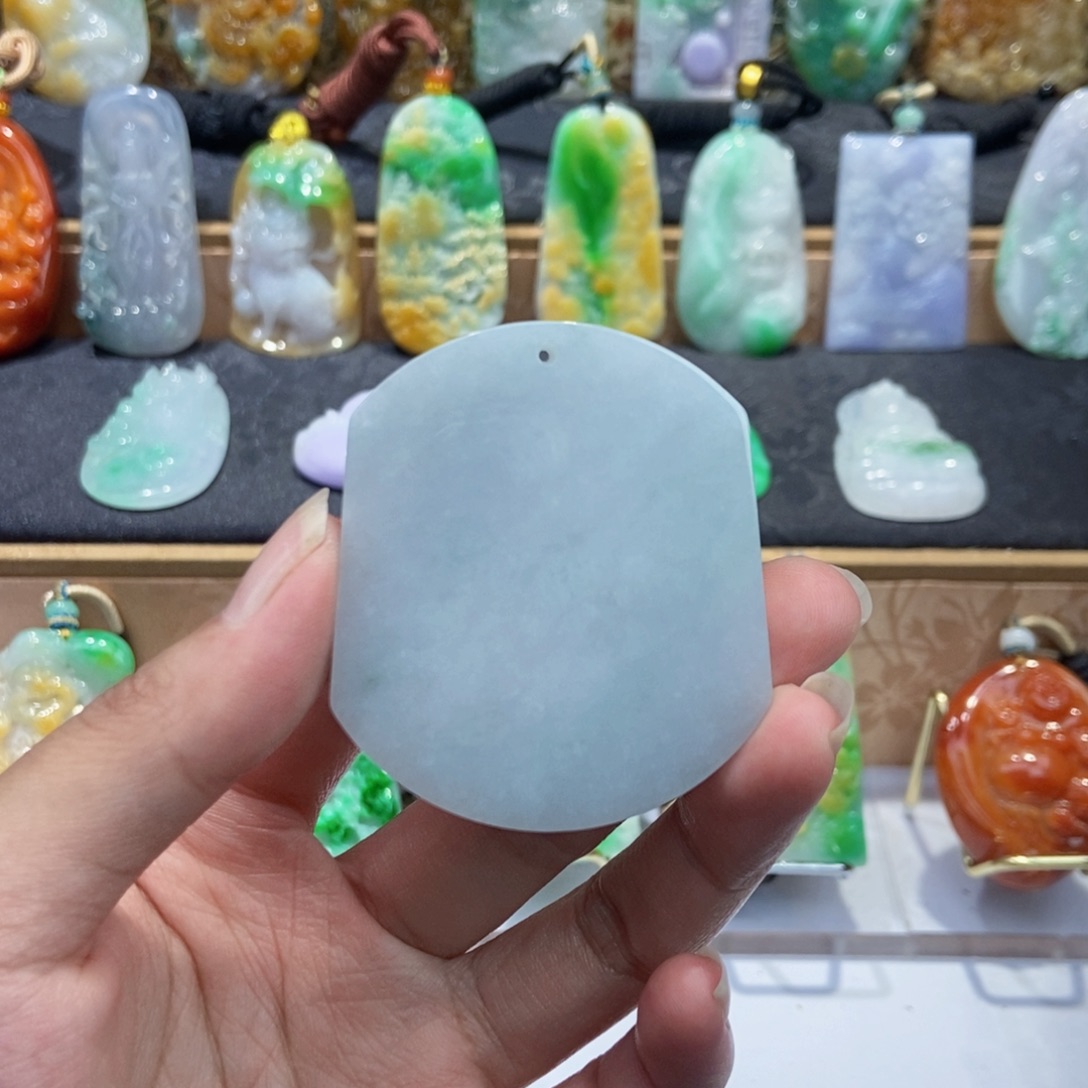 翡翠未镶嵌颈饰无事牌