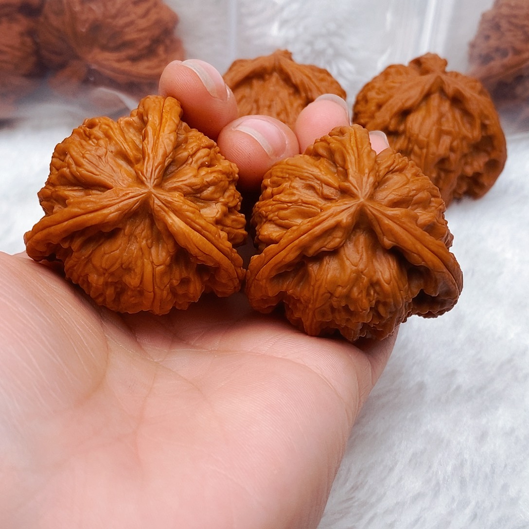 娃***儿文玩核桃吊坠三棱