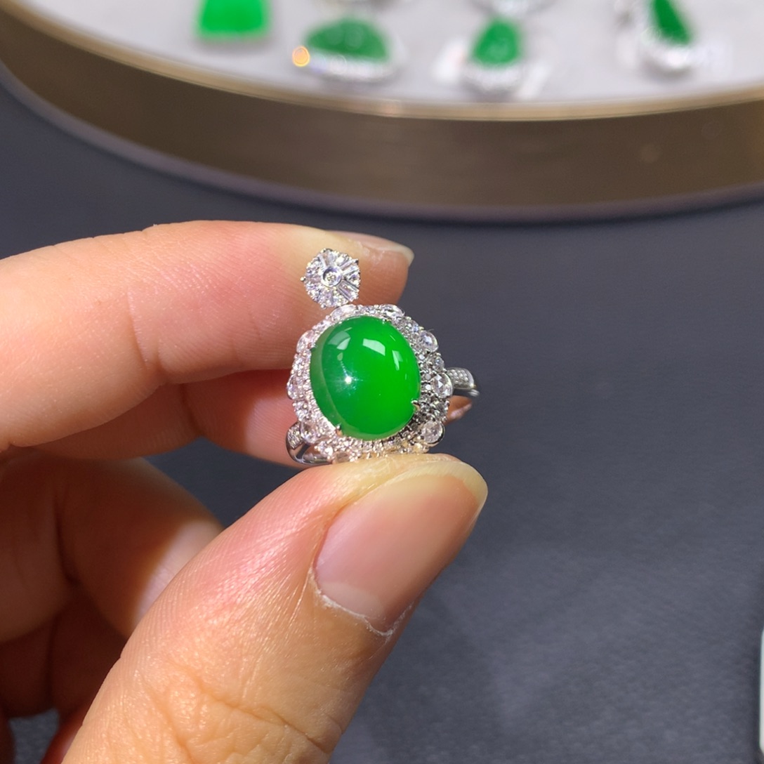 翡翠戒指18K金镶嵌翡翠