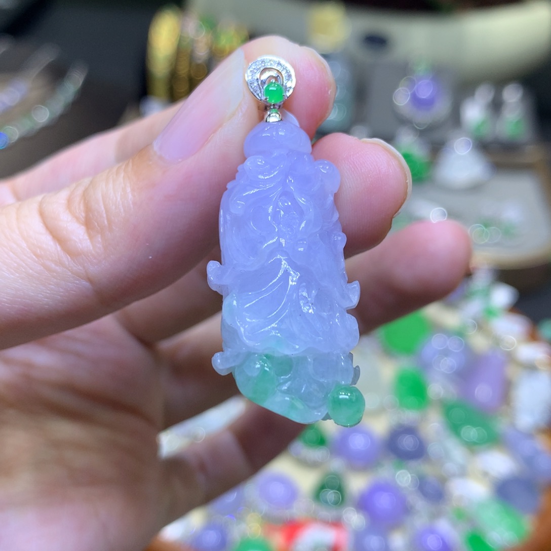 颈饰18K金镶嵌翡翠