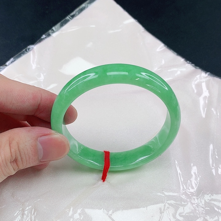 翡翠手镯未镶嵌圈52。0502。2