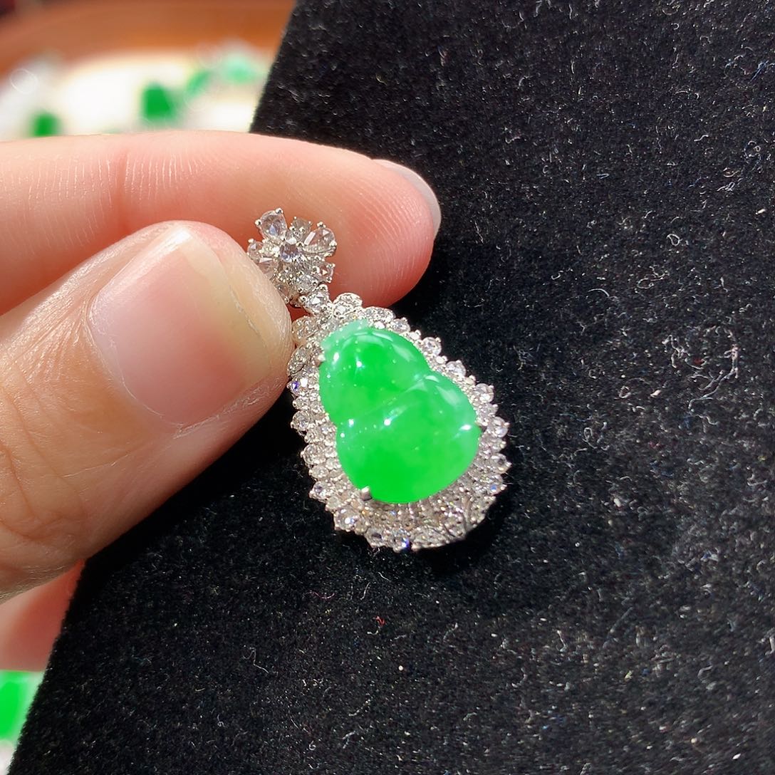 翡翠18K金镶嵌颈饰