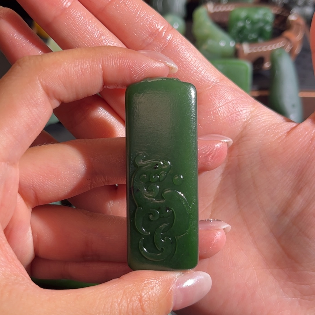 予***舍和田玉未镶嵌颈饰