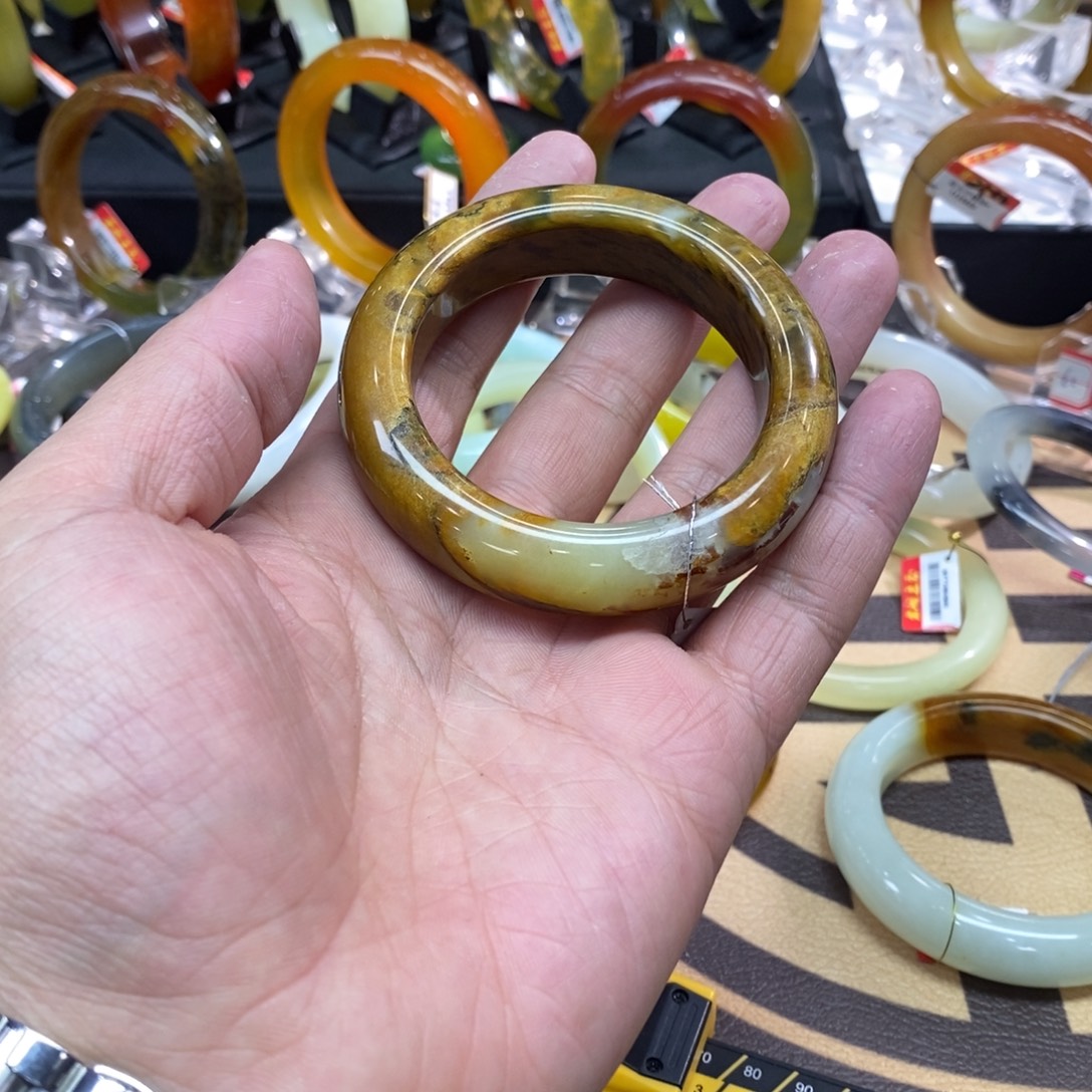 透闪石-蛇纹石玉未镶嵌手镯