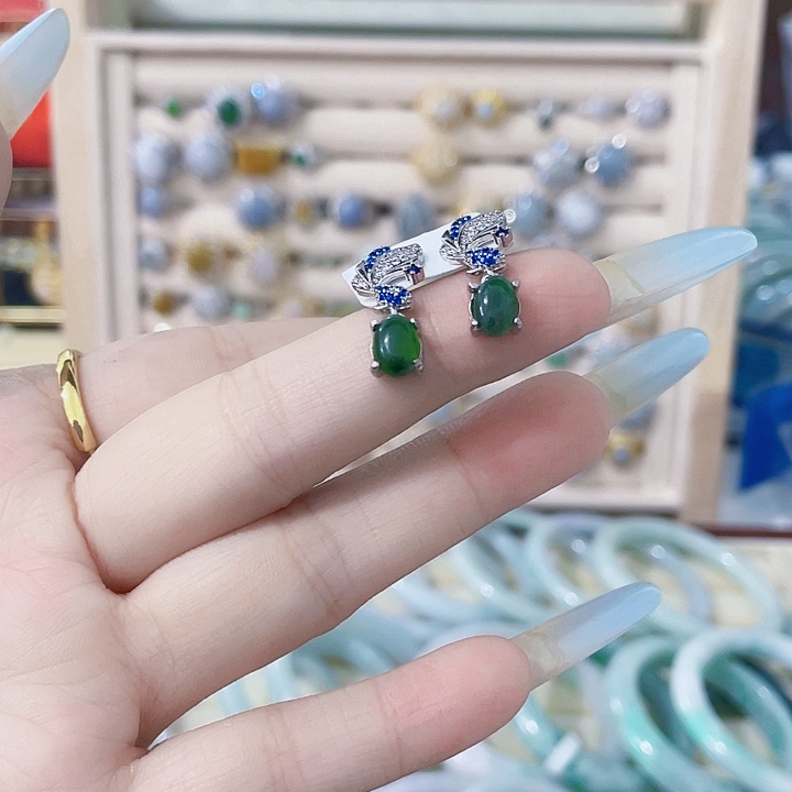 颈饰未镶嵌翡翠天然翡翠A货