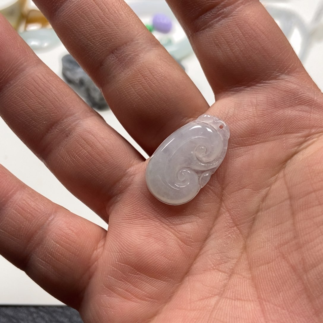 翡翠手镯未镶嵌翡翠