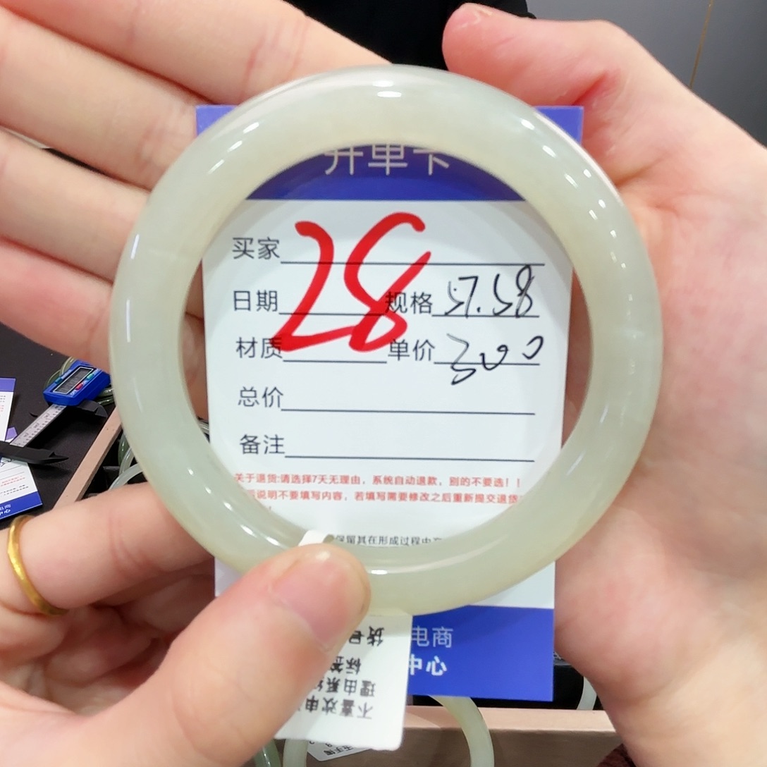 和田玉手镯未镶嵌