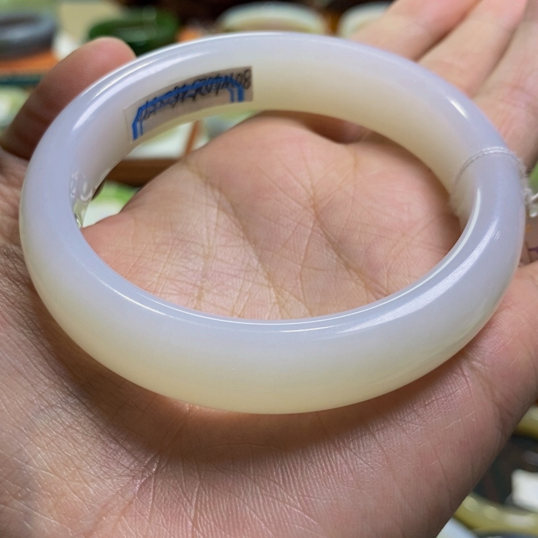 和田玉手镯未镶嵌且末白玉55/56