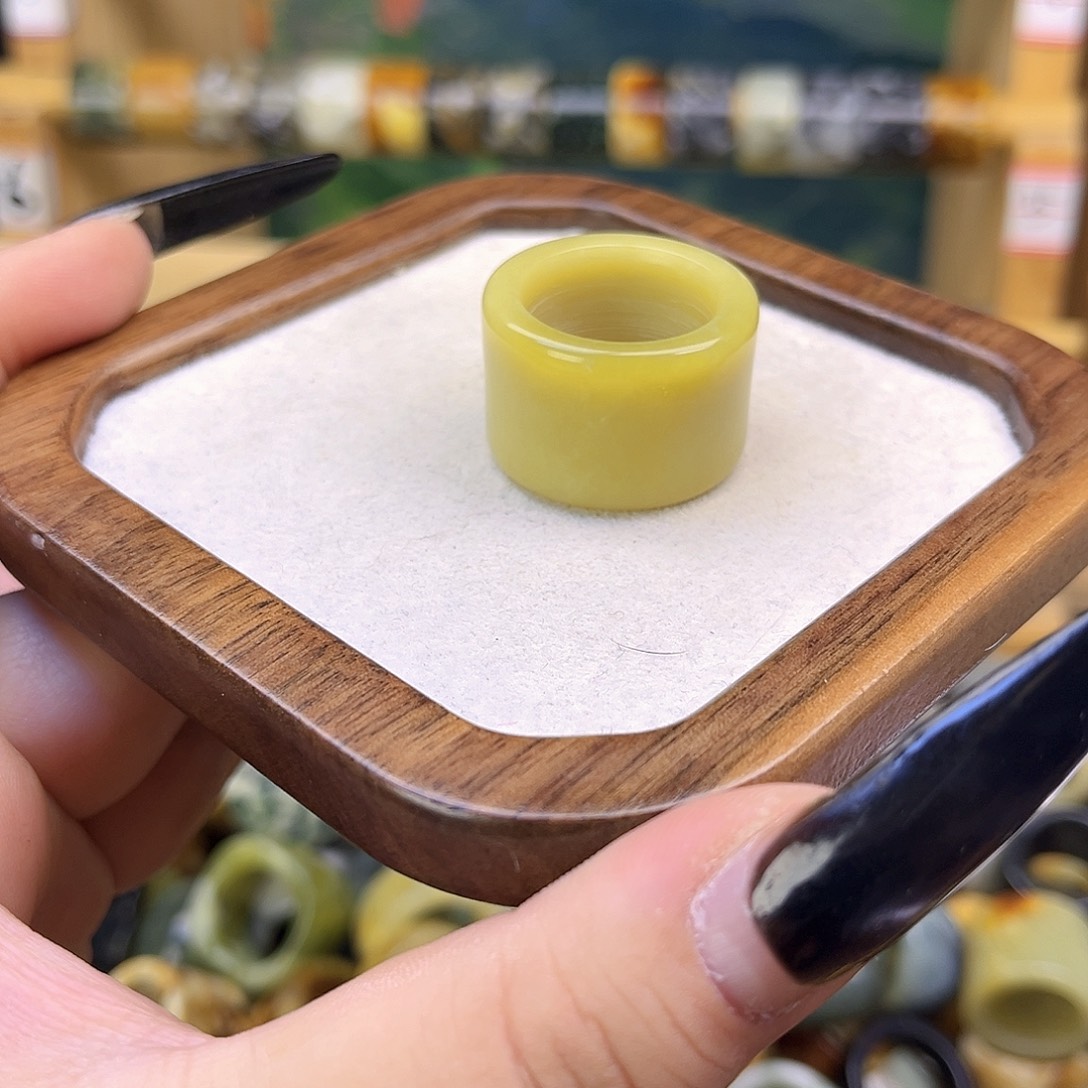 岫玉未镶嵌戒指18.58默认有瑕
