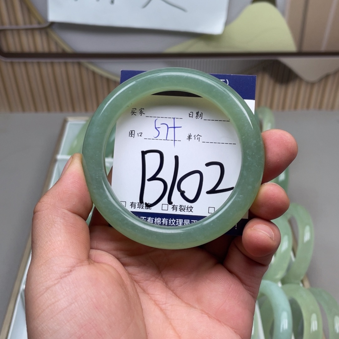 岫玉手镯手镯未镶嵌