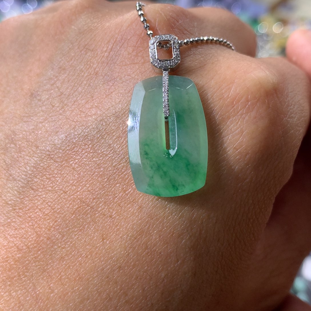 翡翠吊坠(不含链)18K金镶嵌