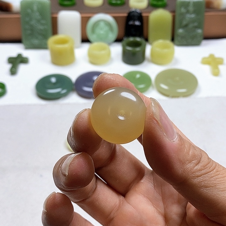 和田玉未镶嵌珠宝奇石