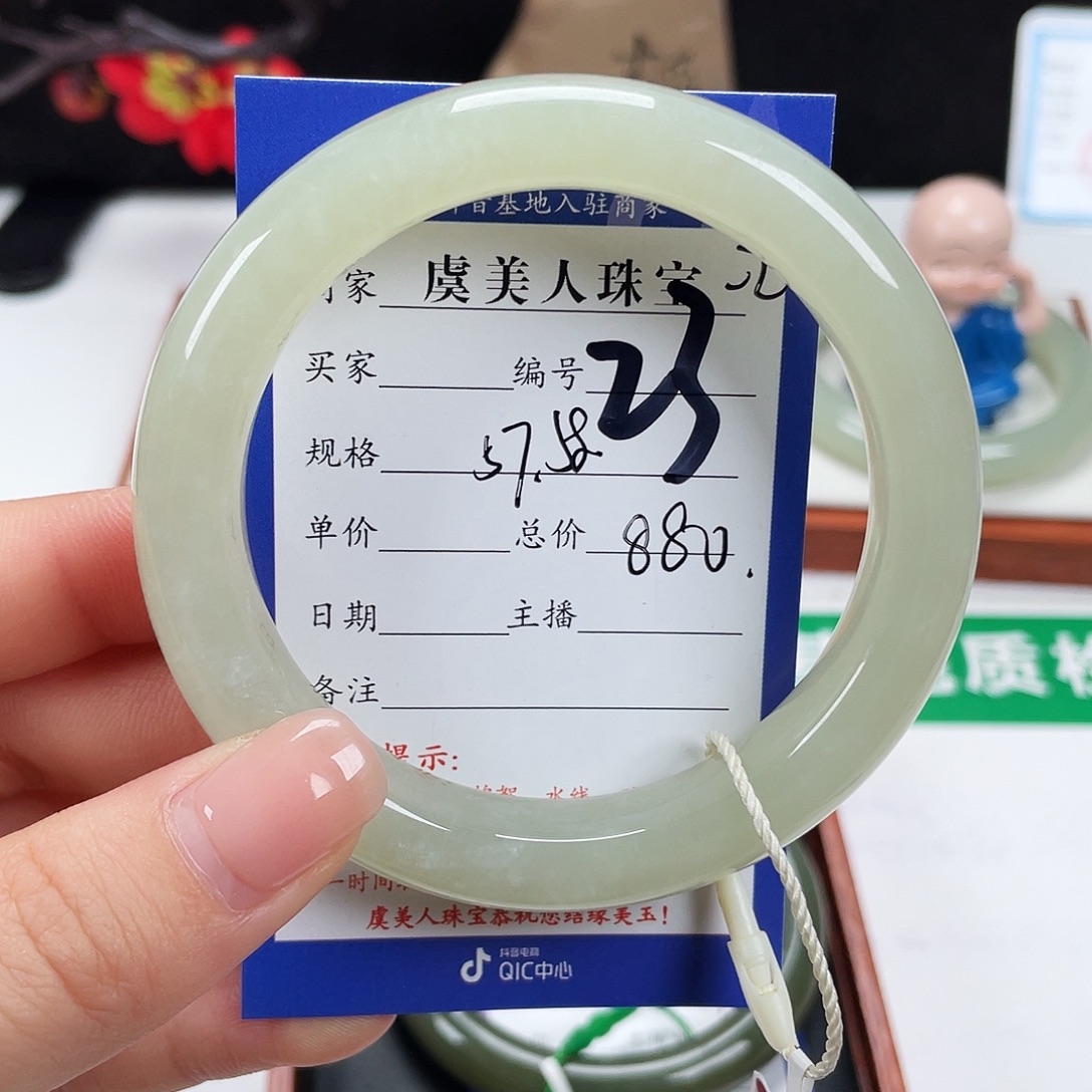 和田玉未镶嵌手镯