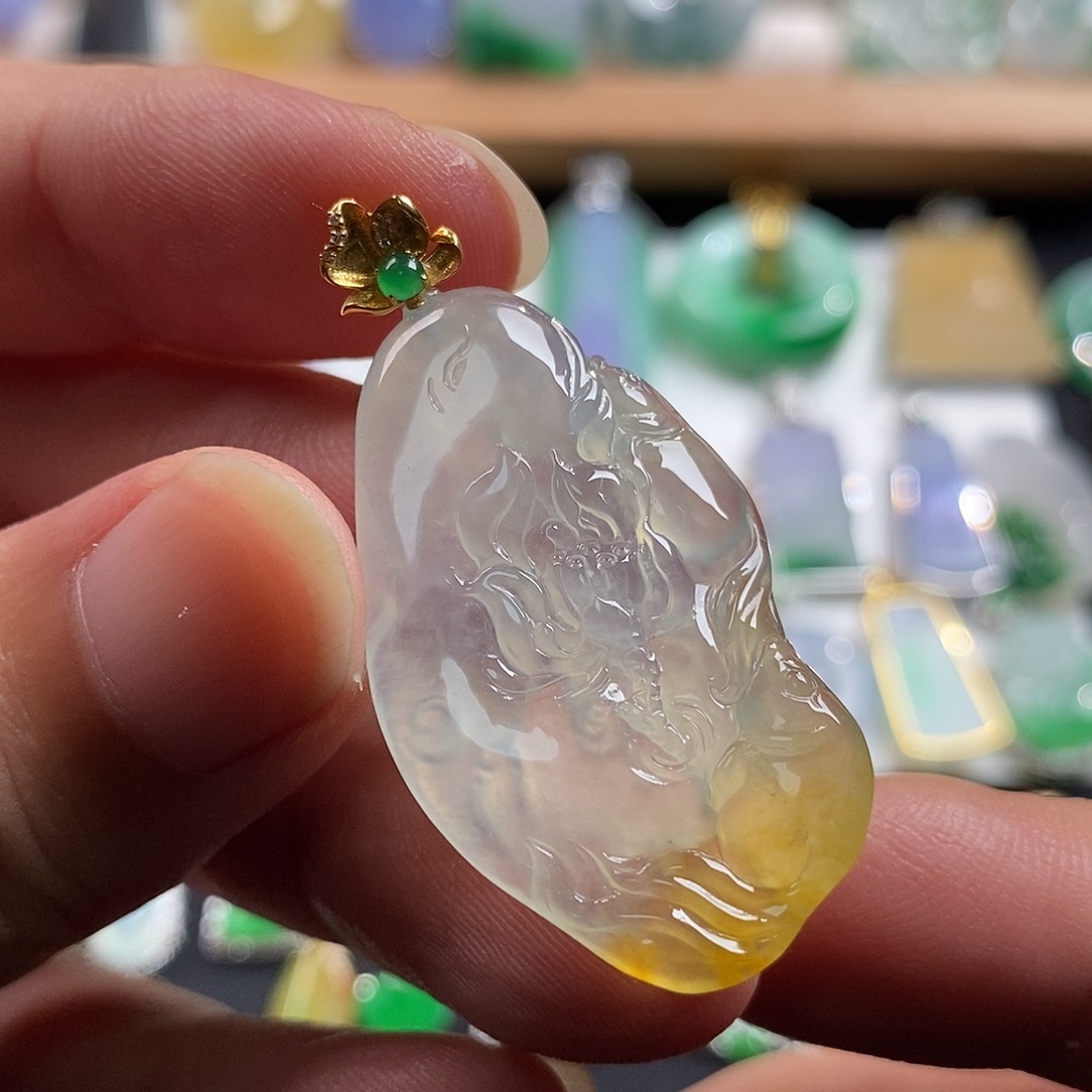 翡翠18K金镶嵌颈饰