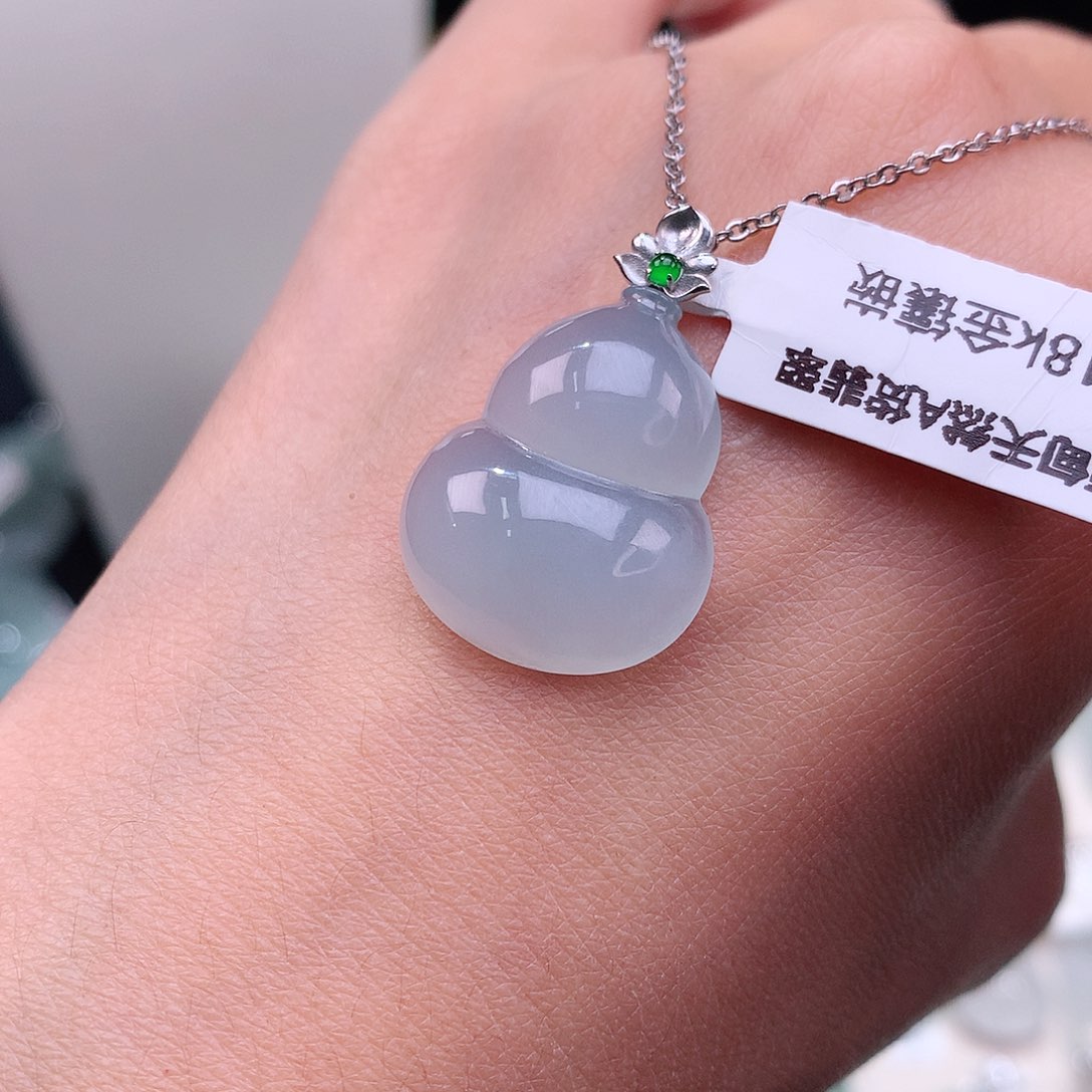颈饰18K金镶嵌翡翠蓝底葫芦