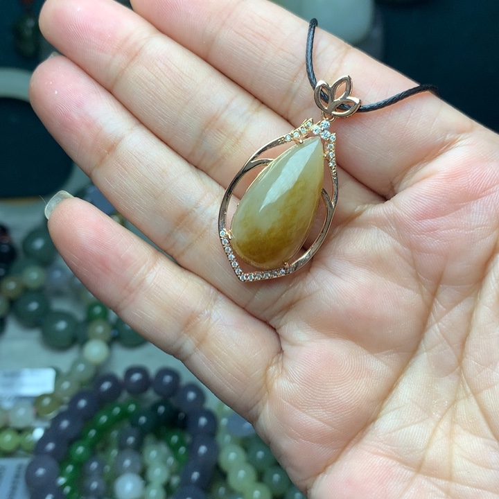 和田玉（糖玉）未镶嵌颈饰
