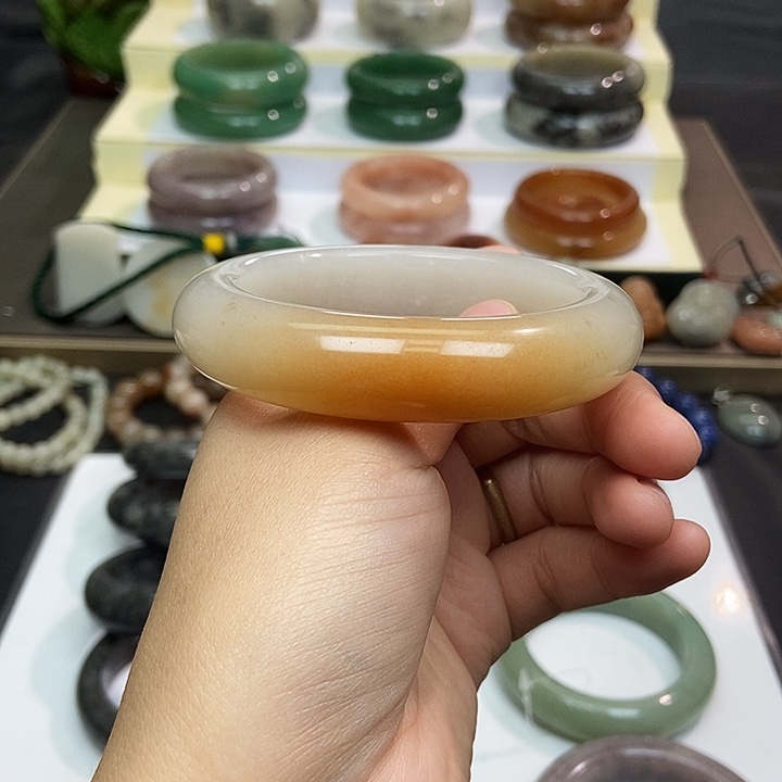 石英质玉手镯未镶嵌