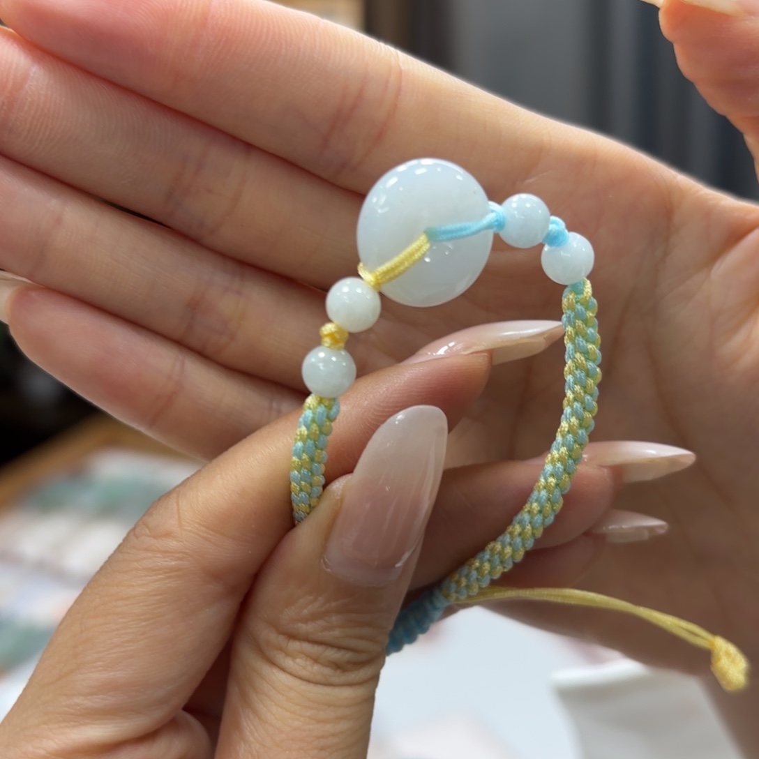 翡翠未镶嵌手链多样性发一