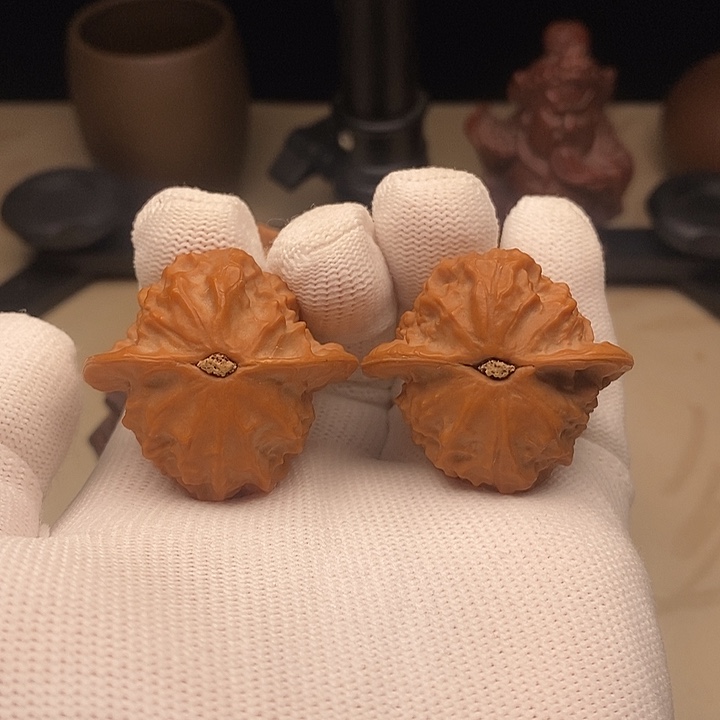 泸***术文玩核桃吊坠瓷娃娃