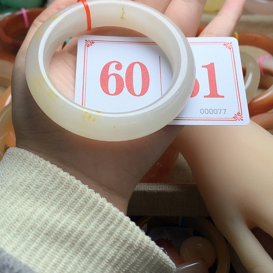 未镶嵌石英质玉（黄龙玉）手镯