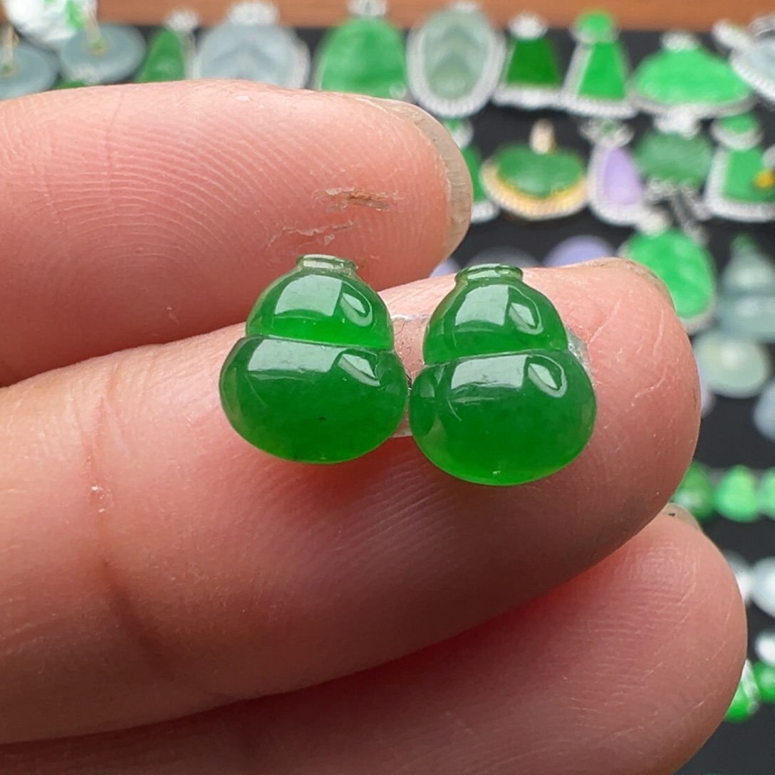 翡翠颈饰未镶嵌葫芦7.7