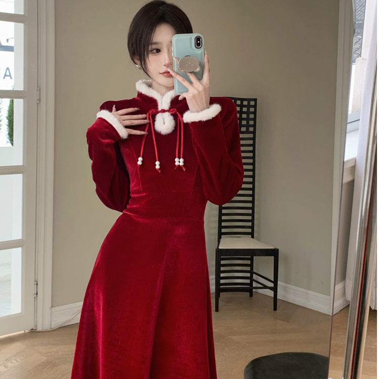 新年战袍复古设计感高级感旗袍连衣裙女秋冬红色小众长裙回门敬酒