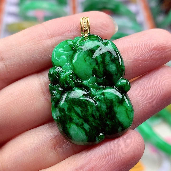 翡翠颈饰18K金镶嵌翡翠