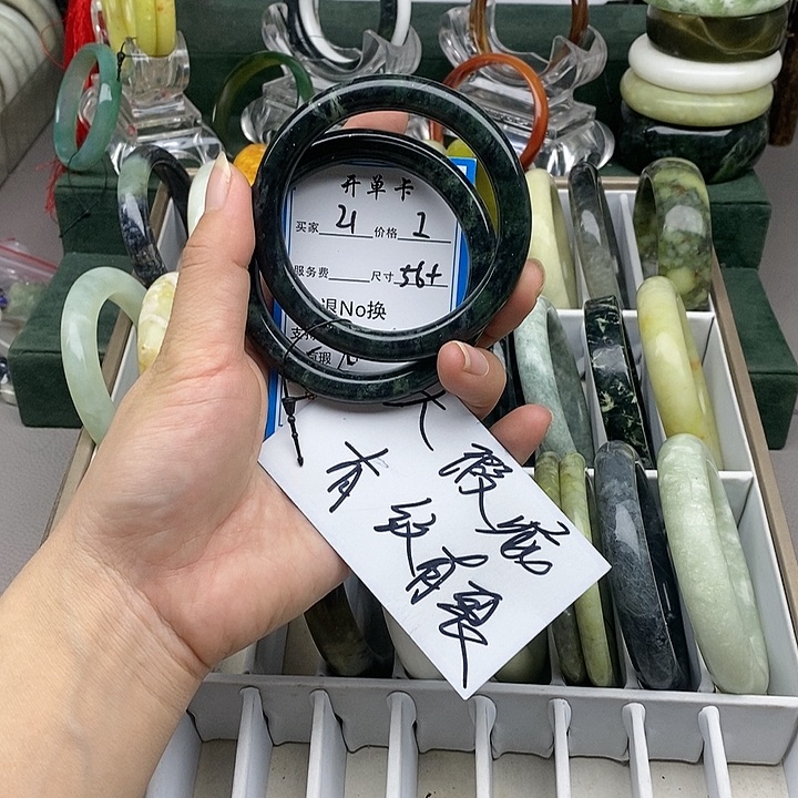 蛇纹石玉未镶嵌手镯