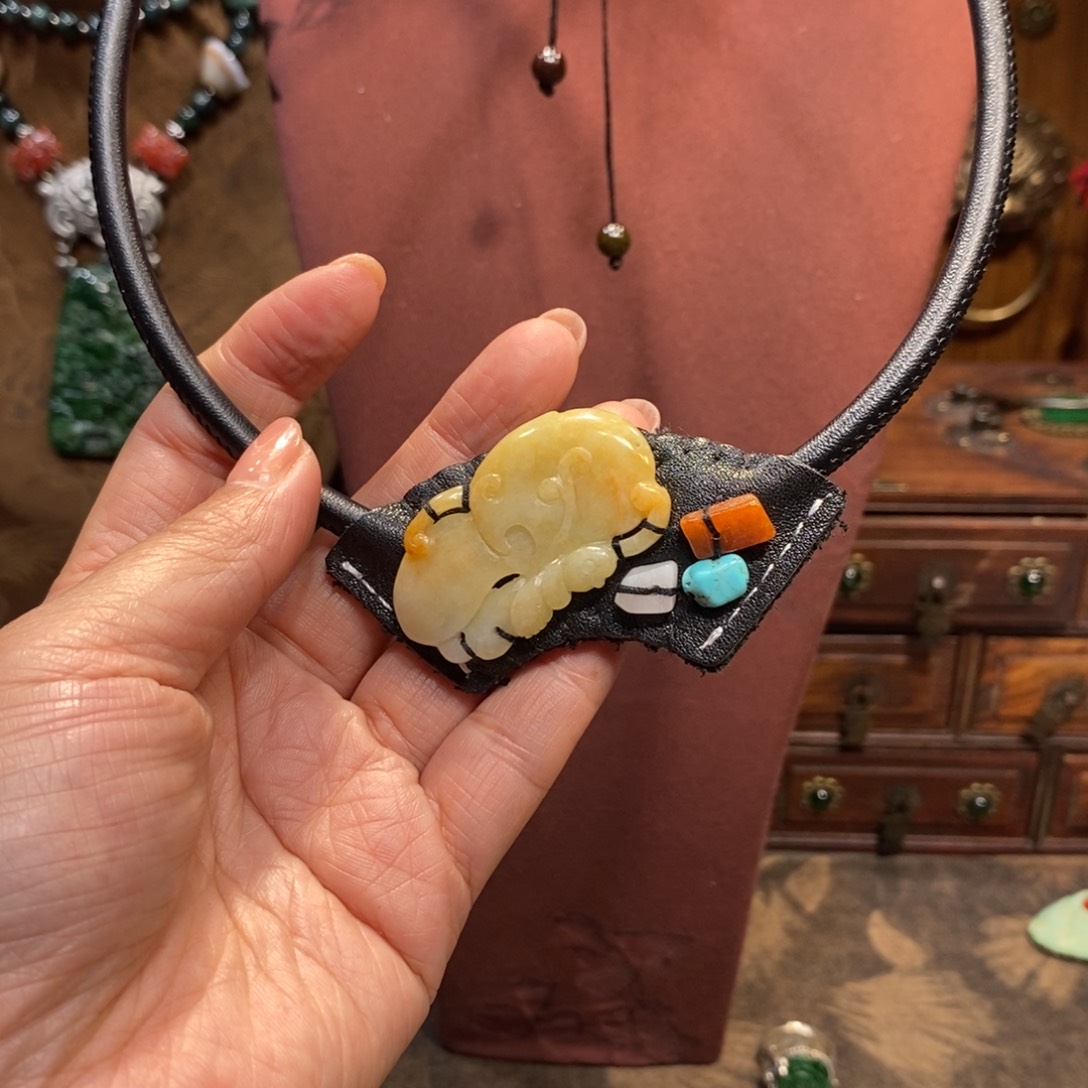 翡翠吊坠(赠链)未镶嵌