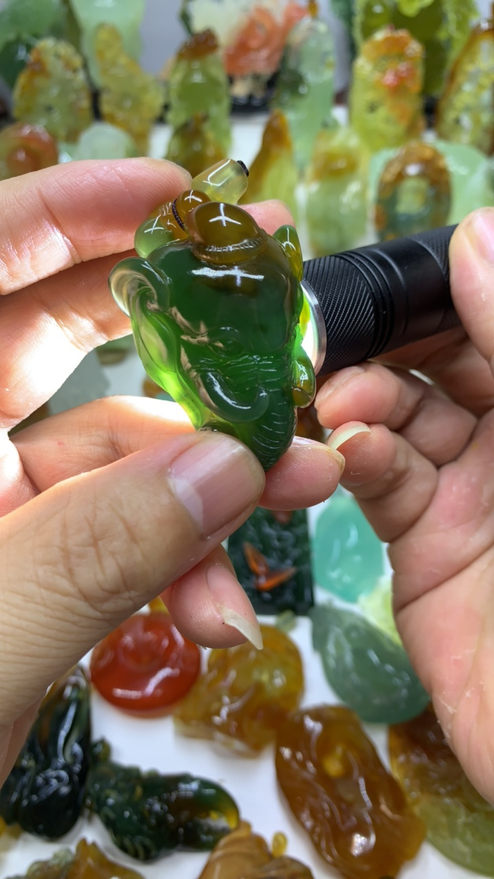 象头  福瑞吉祥采用天然花玉老料子精雕而成