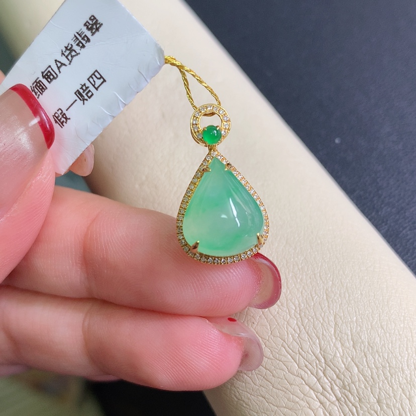 【闪购商品】翡翠颈饰18K金镶嵌水滴
