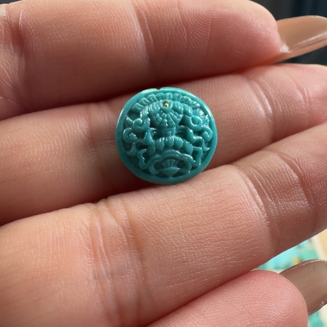 绿松石未镶嵌颈饰